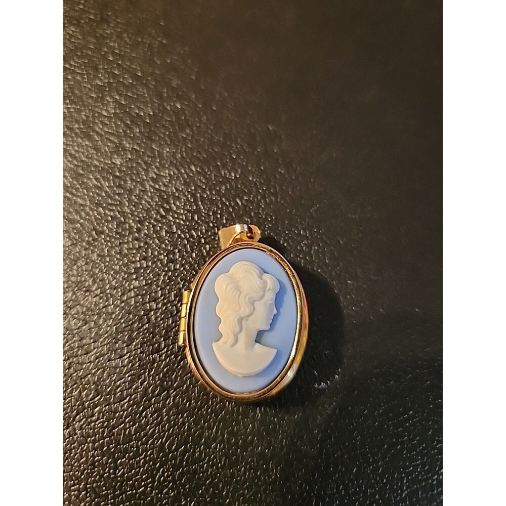 Vintage Gold Tone Cameo Locket Pendant